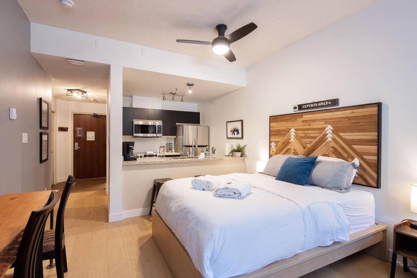 Newly Renovated Ski In Out W Pool 2 Hot Tubs Уистлер Экстерьер фото