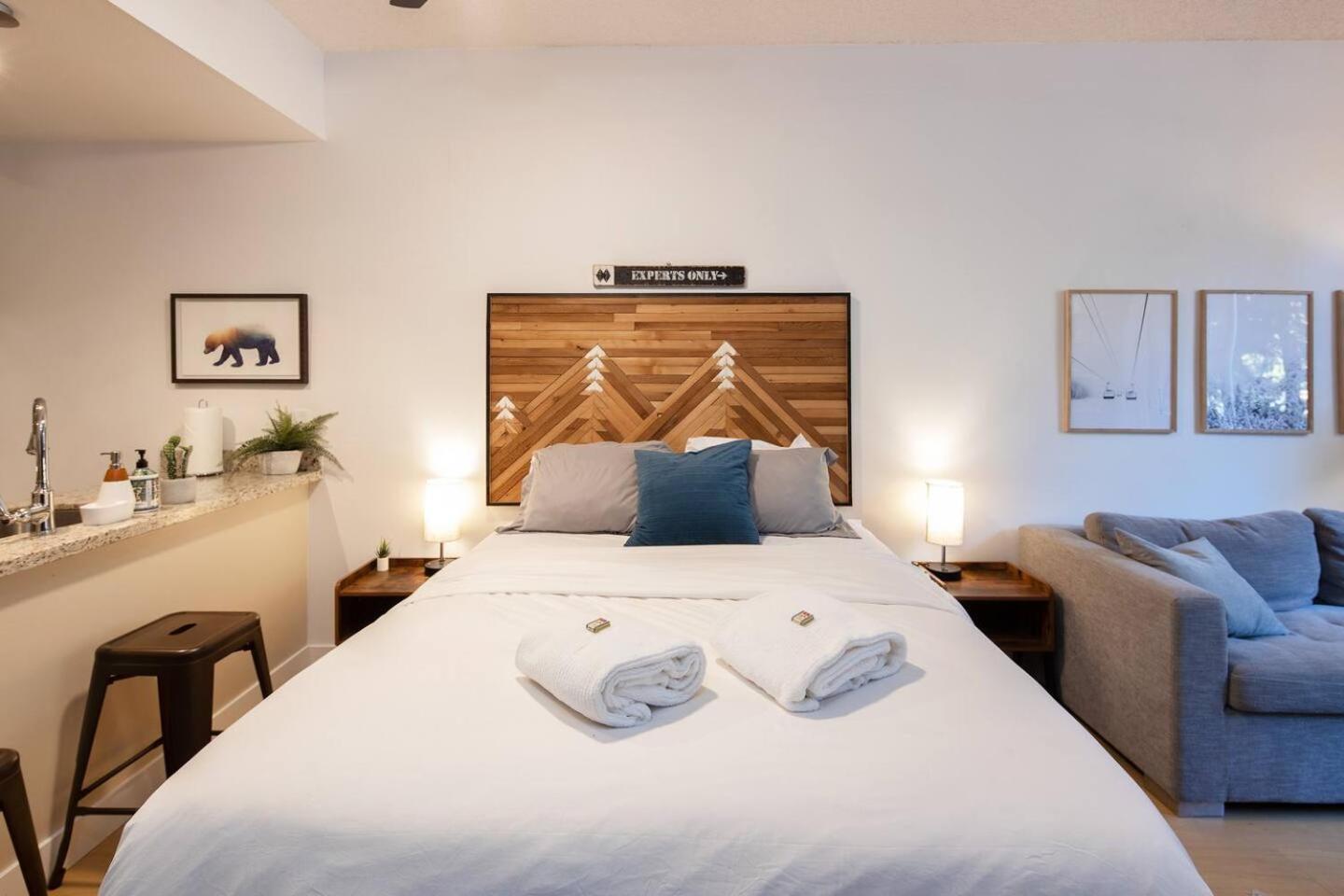 Newly Renovated Ski In Out W Pool 2 Hot Tubs Уистлер Экстерьер фото
