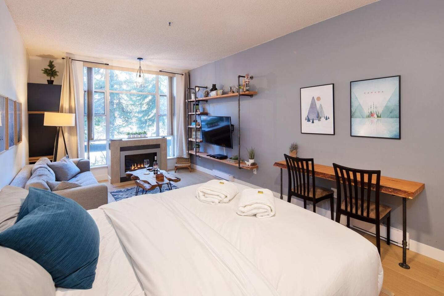 Newly Renovated Ski In Out W Pool 2 Hot Tubs Уистлер Экстерьер фото
