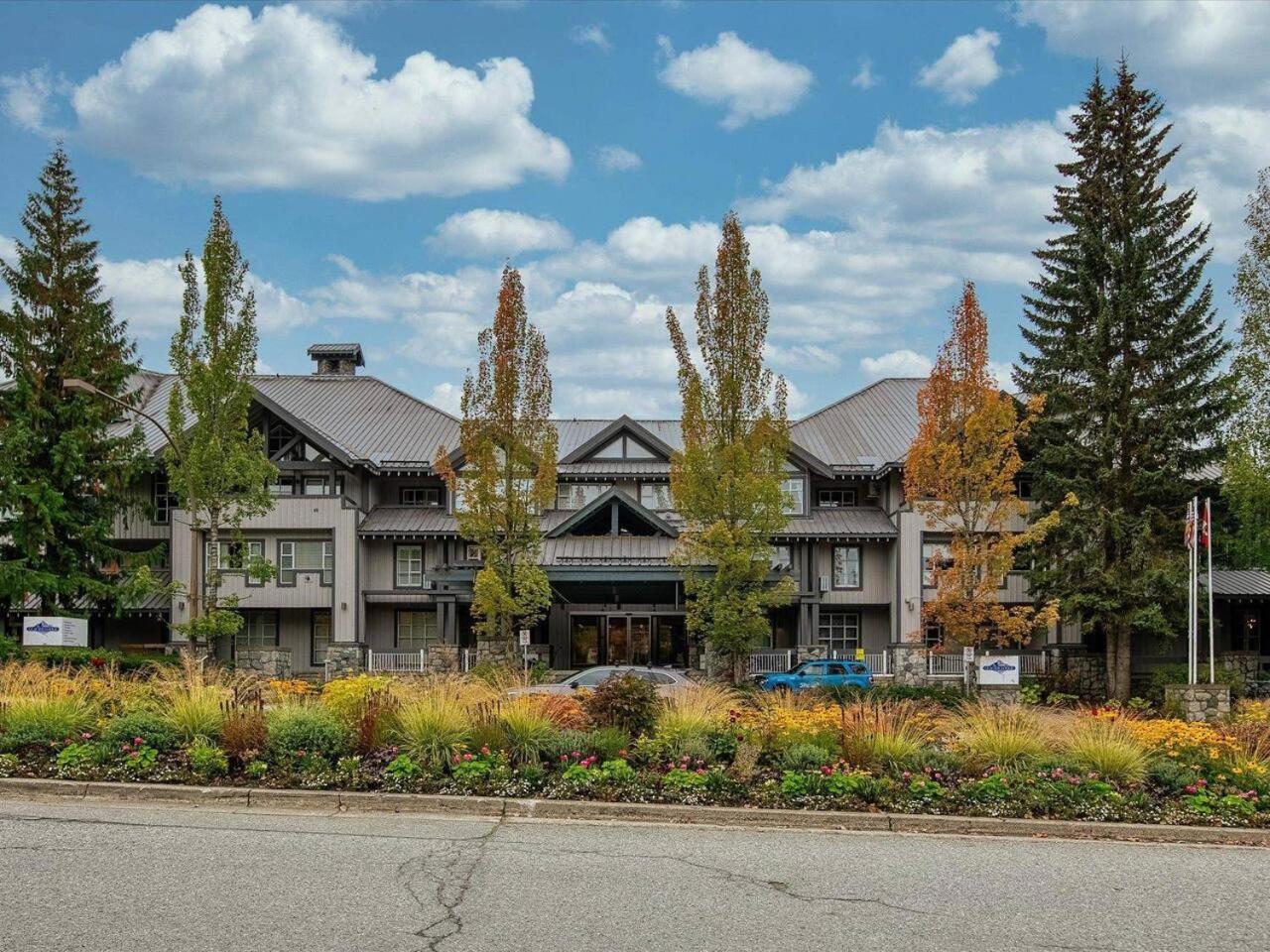 Newly Renovated Ski In Out W Pool 2 Hot Tubs Уистлер Экстерьер фото
